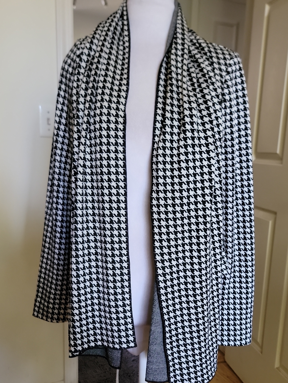 CAbi Black & White Houndstooth Open-Front Jacket